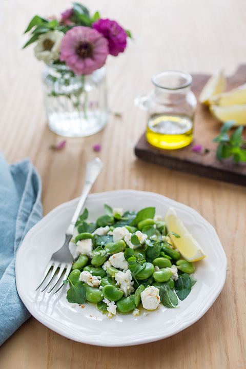 Salata od mladog boba, mente i feta sira